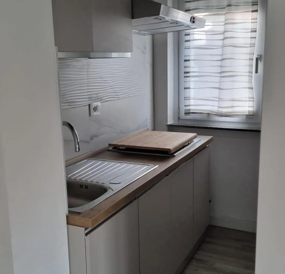 Appartamento Con Terrazza Gazzada Διαμέρισμα