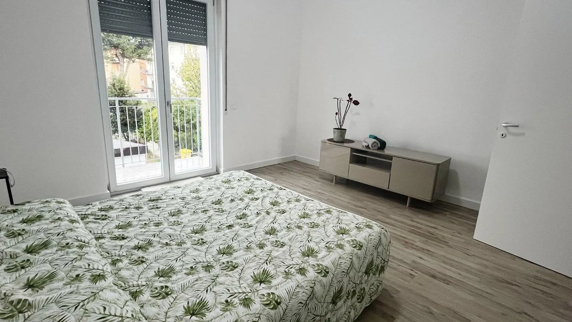 Appartamento Con Terrazza Gazzada 0*,